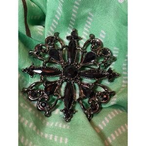 Brooch Pin Vintage Style